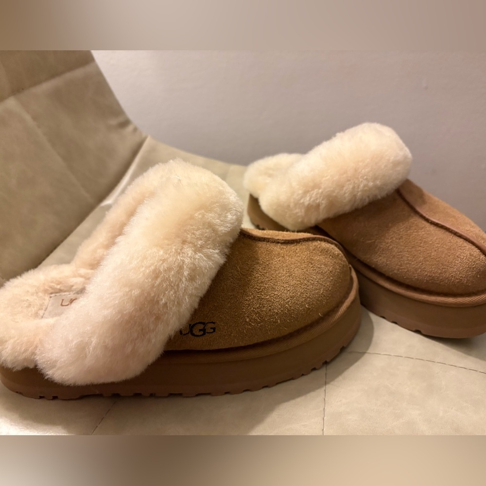 UGG Disquette Slippers - size 7, chestnut